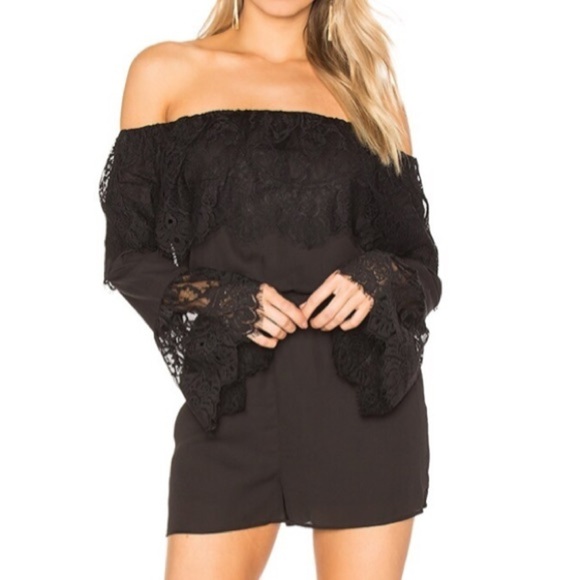 NWT BB Dakota Cavell Lace Off The Shoulder Bell Sleeve Romper In Black - Picture 1 of 6